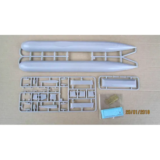 Micro Mir 350-034 - 1/350 Submarine pr.685 Plavnik/Mike Soviet Nuclear-Pow. kit