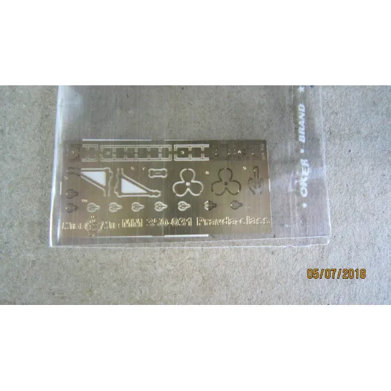 Micro Mir 350-035 - 1/350 Iskra (Spark) soviet Pravda-class submarine model kit