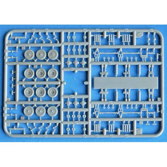 FV-603B Saracen Mk.II 1/72 ACE 72433 wheeled armored personnel carrier