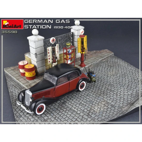 German Gas Station 1930-40s 1/35 Miniart 35598