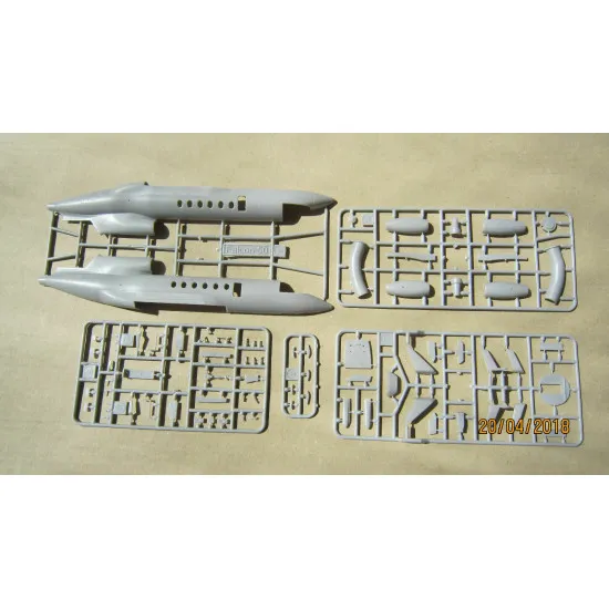 Amodel 72293 - 1/72 Dassault Falcon 50/50EX Aircraft, scale plastic model kit Amodel 72293 - 1/72 Dassault Falcon 50/50EX Aircraft, scale plastic model kit