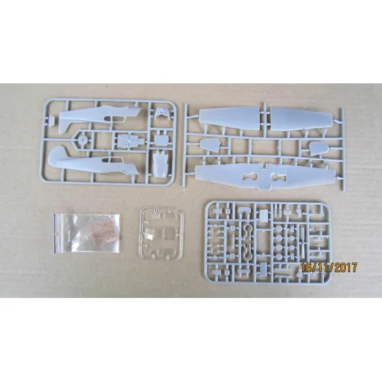 Amodel 72303-01 - 1/72 Yakovlev Yak-18T Russian Aircraft (PE parts) scale model