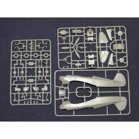 Yak -1 Soviet Fighter (early 1940) WWII 1/48 ModelSvit 4803