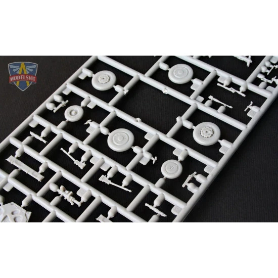 Su-17UM3 advanced two-seat trainer 1/72 ModelSvit 72050