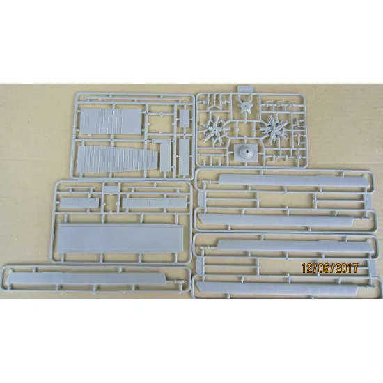 Amodel 72338 - 1/72 Building Kit Mi-6VPK Soviet Helicopter, plastic model kit