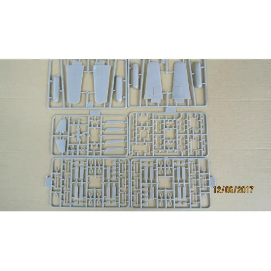 Amodel 72338 - 1/72 Building Kit Mi-6VPK Soviet Helicopter, plastic model kit