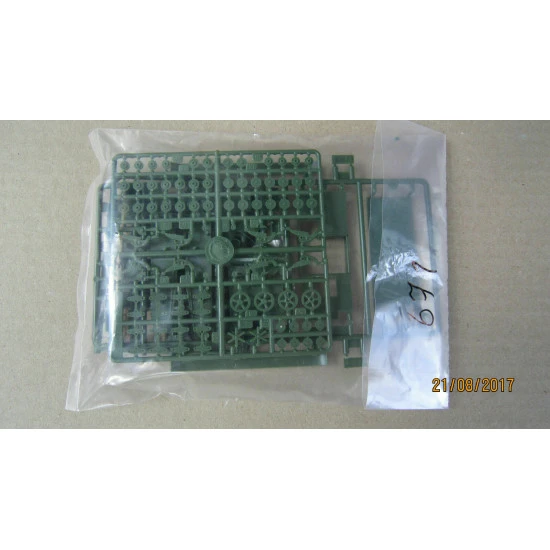 Vickers E Mk.A British tank rubber tracks 1/72 UMT 671