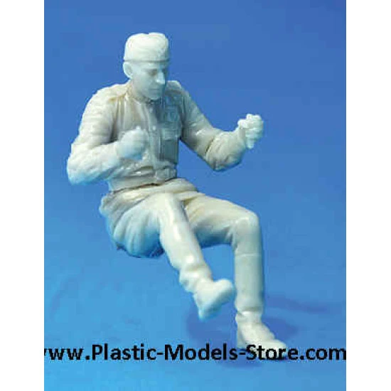 WORLD WAR II DRIVERS 6 FIGURES WWII PLASTIC MODEL KIT SCALE 1/35 MINIART 35042