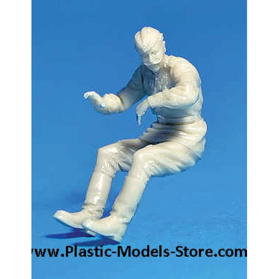 WORLD WAR II DRIVERS 6 FIGURES WWII PLASTIC MODEL KIT SCALE 1/35 MINIART 35042