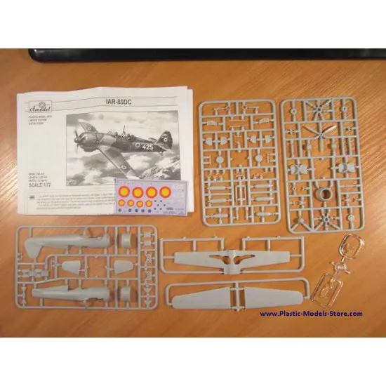 IAR-80DC Romanian training aircraft WWII 1/72 Amodel 72204 IAR-80DC Romanian training aircraft WWII 1/72 Amodel 72204