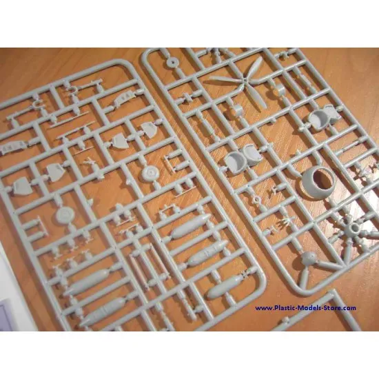 IAR-80DC Romanian training aircraft WWII 1/72 Amodel 72204 IAR-80DC Romanian training aircraft WWII 1/72 Amodel 72204