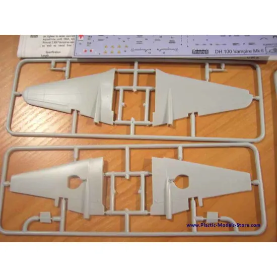 De Havilland D.H.100 Vampire Mk6 RAF jet fighter 1/72 Amodel 72208