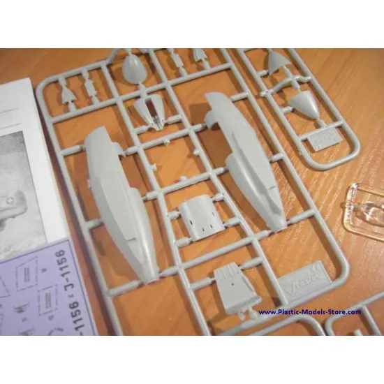 De Havilland D.H.100 Vampire Mk6 RAF jet fighter 1/72 Amodel 72208