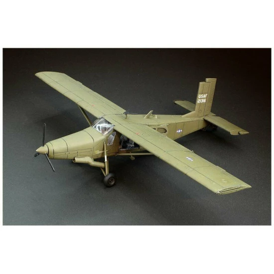 PILATUS PORTER AU-23 PEACEMAKER PLASTIC MODEL KIT 1/72 BPK 7211