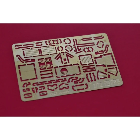 BOMBARDIER CRJ 200 AMERICAN EAGLE AIRPLANE PLASTIC MODEL KIT 1/72 BPK 7208