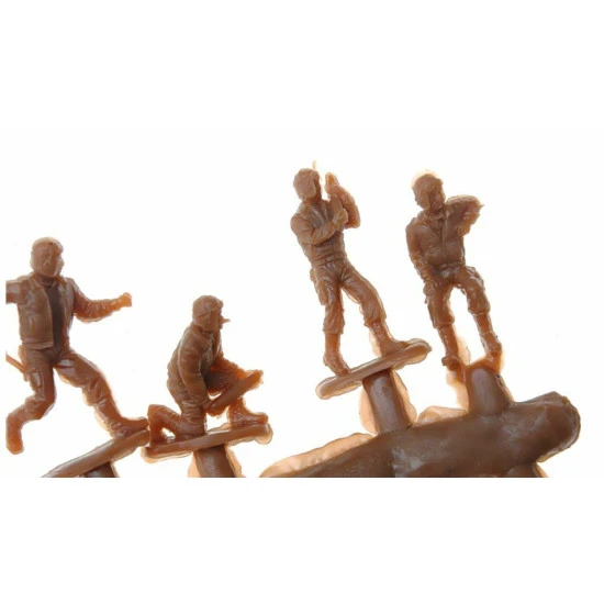 WW2 WINTER DRESS USA TANK CREW PLASTIC MODEL KIT 1/72 ORION 72050