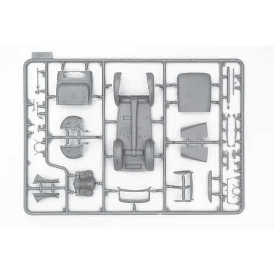 ICM 35484 -1/35 Soviet car Moskvich-401-420A plastic model kit
