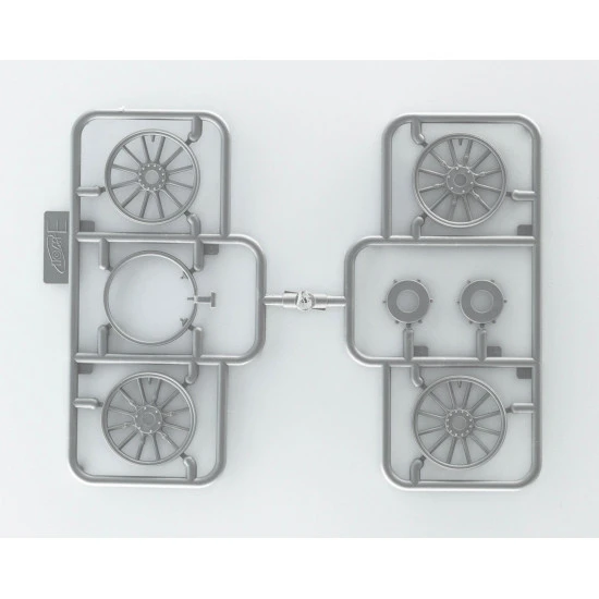 ICM 24031 - 1/24 Type AG 1905-1910 London Taxi scale model kit