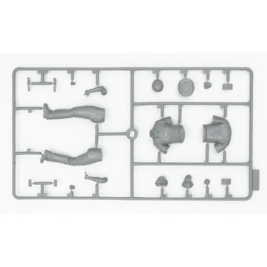 ICM 16009 - 1/16 - British Police Female Officer - plastic model kit scale