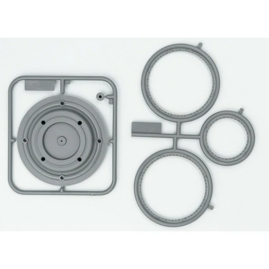 ICM 24040 - 1/24 Benz Patent-Motorwagen 1886 1/24 scale model kit 1885