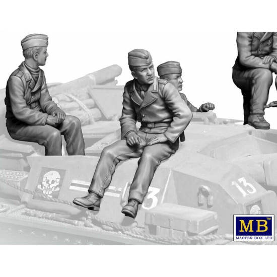 Master Box 35208 - 1/35 German StuG III Crew. WW II era 5 figures