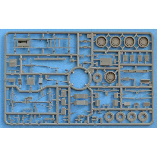ACE 72451 - 1/72 U1300L 4x4 Krankenwagen Ambulance plastic model kit ACE 72451 - 1/72 U1300L 4x4 Krankenwagen Ambulance plastic model kit