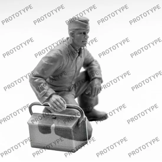 ICM 32109 - 1/32 German Luftwaffe Ground Personnel (1939-1945) 3 figures