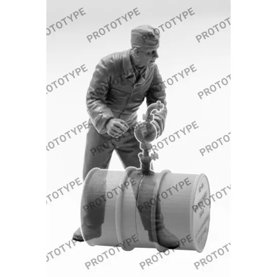 ICM 32109 - 1/32 German Luftwaffe Ground Personnel (1939-1945) 3 figures