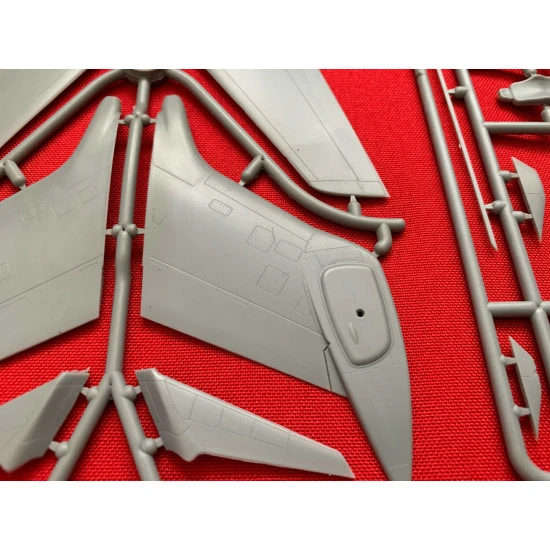 BPK 7215 - 1/72 - Bombardier CRJ-700 airplane Scale model kit