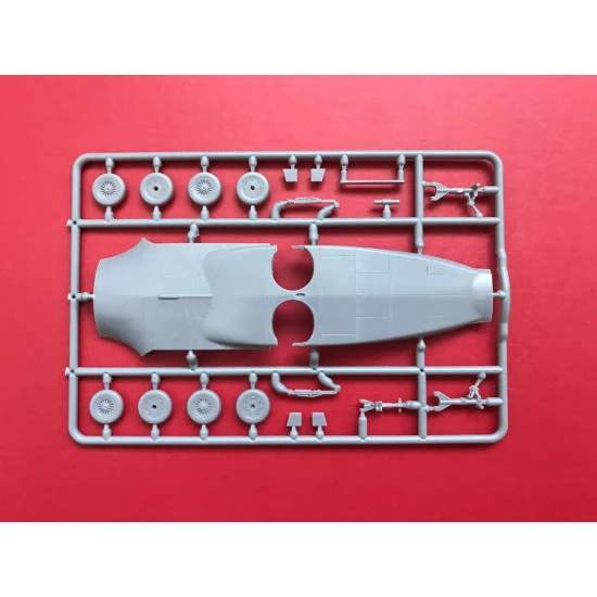 BPK 7215 - 1/72 - Bombardier CRJ-700 airplane Scale model kit