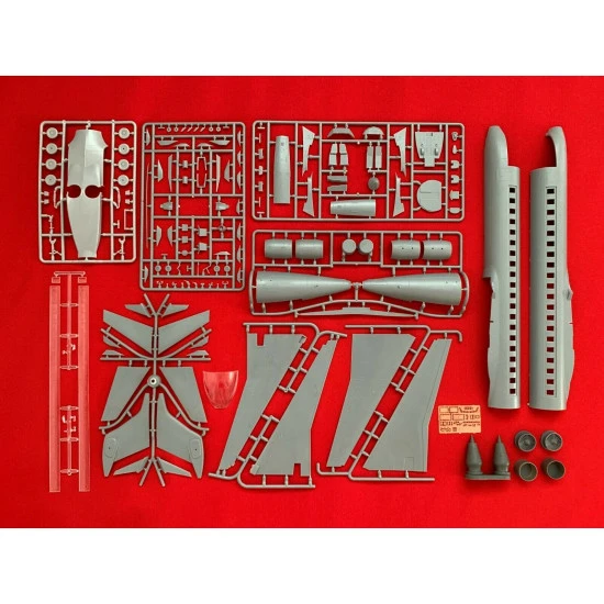 BPK 7215 - 1/72 - Bombardier CRJ-700 airplane Scale model kit