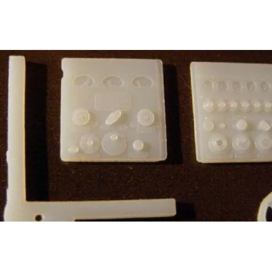 Dnepro Model DM3545 - 1/35 8 KW Flakscheinwerfer agregator WWII, scale model kit