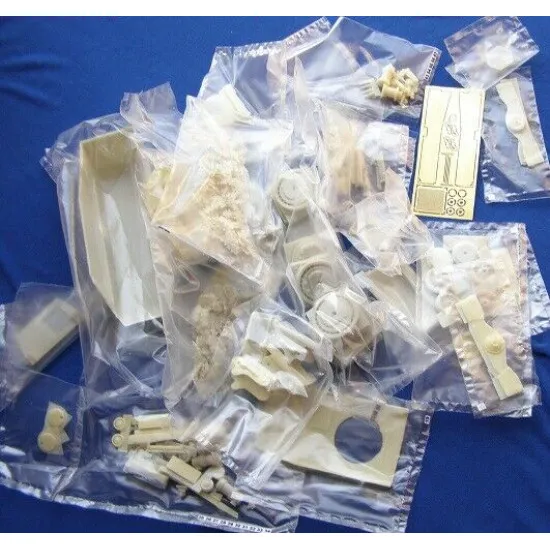 Dnepro Model DM3590 - 1/35 Straussler V-4 Hungarian light tank WWII, scale model