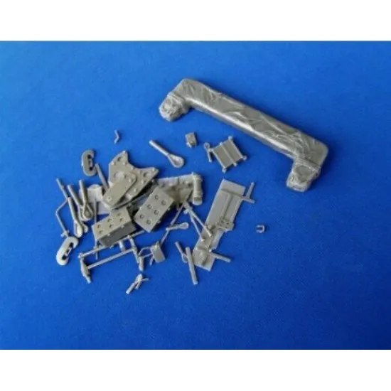 Dnepro Model DM35113 1/35 VK.501 Ammunition carrier based Panther chassis