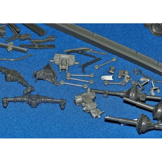 Dnepro Model DM35138 - 1/35, Ford Fuel Tanker Sd.Kfz.384 WWII, scale model kit