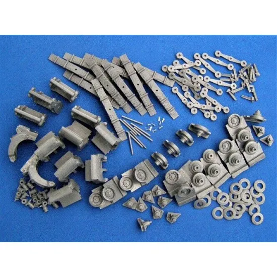 Dnepro Model DM1604 - 1/16, 41M Turan II Vezer Turan WWII scale model kit