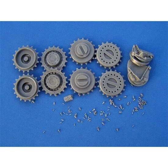 Dnepro Model DM1604 - 1/16, 41M Turan II Vezer Turan WWII scale model kit