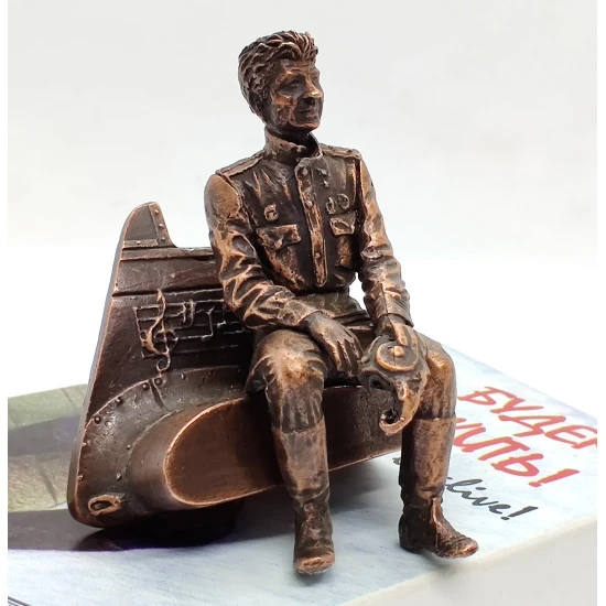 Mini Tank 3201 - 1/32 - Monument to Leonid Bykov Mini Tank 3201 - 1/32 - Monument to Leonid Bykov