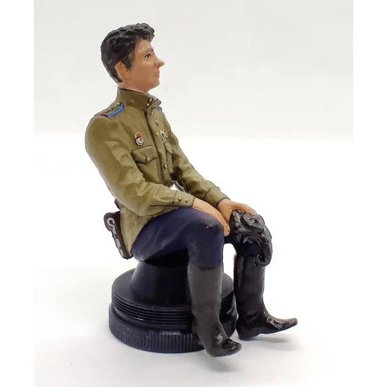 Mini Tank 3202 - 1/32 - Soviet pilot of the second half of the Second World War