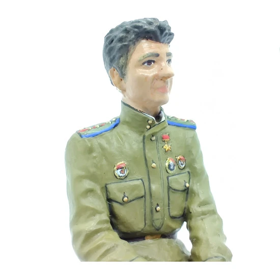 Mini Tank 3202 - 1/32 - Soviet pilot of the second half of the Second World War