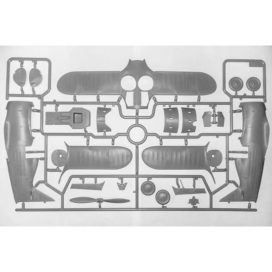 ICM 32013 - 1/32 - I-153 with Soviet Pilots (1939-1942)