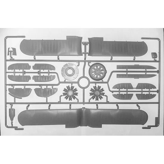 ICM 32013 - 1/32 - I-153 with Soviet Pilots (1939-1942)