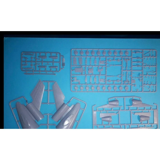 AMP 144-004 - 1/144 - McDonnell Douglas KC-10 Extender/ Scale plastic model kit