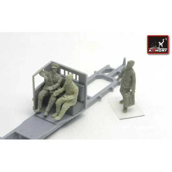 RESIN Soviet officer and drivers WWII in the truck cab 3 fig, 1/72 Armory F7209 RESIN Soviet officer and drivers WWII in the truck cab 3 fig, 1/72 Armory F7209
