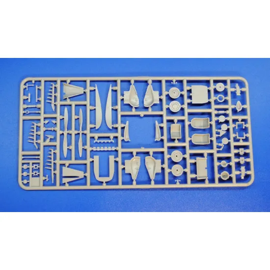 Dora Wings DW 48006 Percival Proctor Mk.III plastic model kit, scale 1/48 Dora Wings DW 48006 Percival Proctor Mk.III plastic model kit, scale 1/48