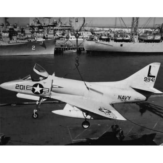 CAT4 R48012 - 1/48 Douglas A-4A/B Skyhawk Wheels Beams Resin Upgrade Set Type 1