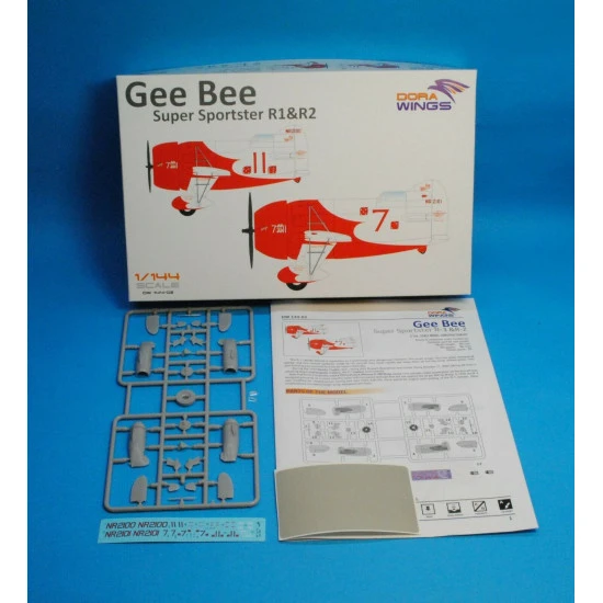 Dora Wings DW14402 Gee Bee Super Sportster R1&R-2 (2 in 1) plastic model kit, scale 1/144