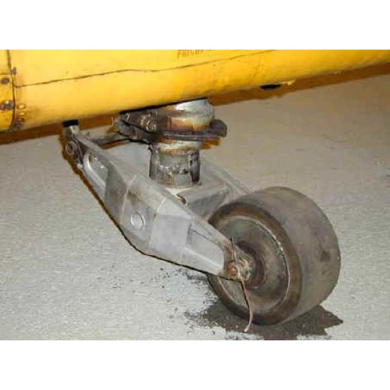 CAT4 R48033 - 1/48 - AD-2/3/4/6 Skyraider wheels. Resin Parts set