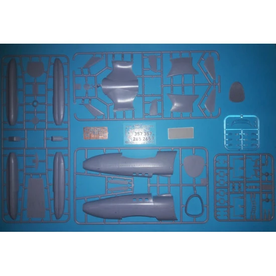 AMP 72-010 - 1/72 - Victory 357 Hawk. Prototype aircraft Scale plastic model