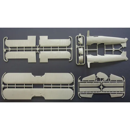 Roden 631 - 1/32 - Boeing-Stearman PT-17 Kaydet. Military aircraft